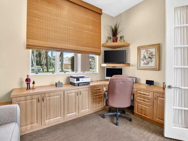 4-bedroom home for sale in Boca Raton - 10192 Shireoaks Lane - MondialRealty