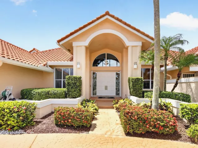 4-bedroom home for sale in Boca Raton - 10192 Shireoaks Lane - MondialRealty