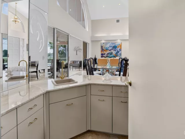 4-bedroom home for sale in Boca Raton - 10192 Shireoaks Lane - MondialRealty