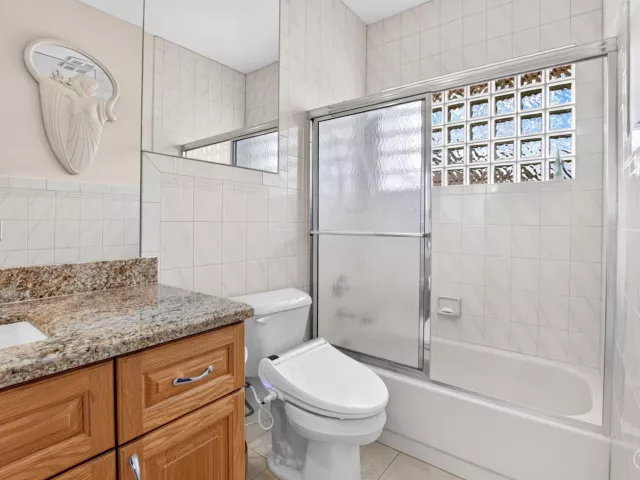 4-bedroom home for sale in Boca Raton - 10192 Shireoaks Lane - MondialRealty