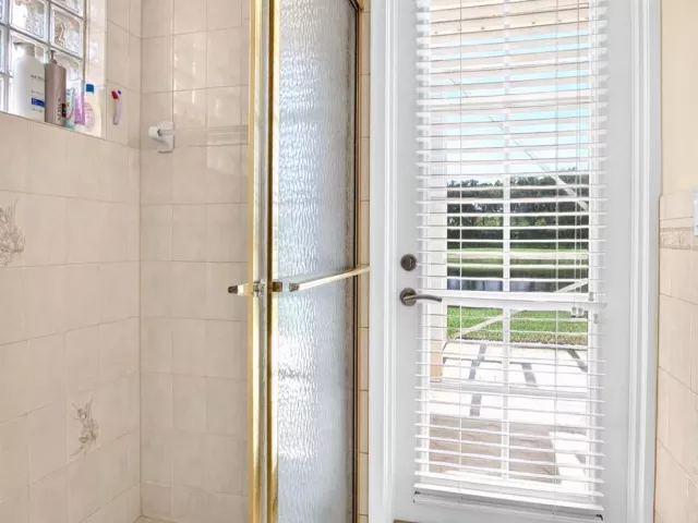 4-bedroom home for sale in Boca Raton - 10192 Shireoaks Lane - MondialRealty