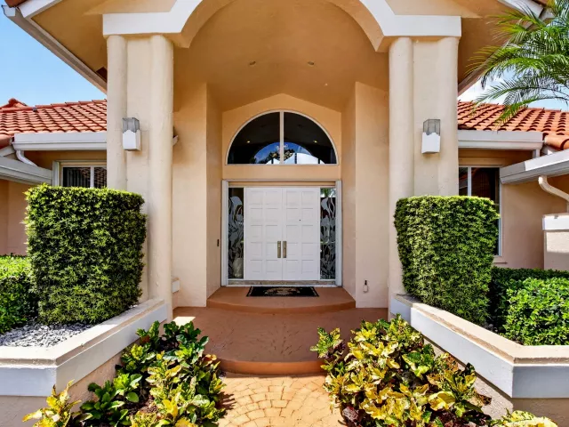 4-bedroom home for sale in Boca Raton - 10192 Shireoaks Lane - MondialRealty
