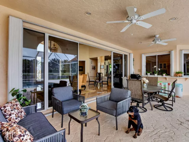 4-bedroom home for sale in Boca Raton - 10192 Shireoaks Lane - MondialRealty