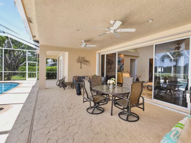 4-bedroom home for sale in Boca Raton - 10192 Shireoaks Lane - MondialRealty