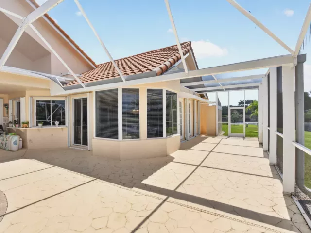 4-bedroom home for sale in Boca Raton - 10192 Shireoaks Lane - MondialRealty