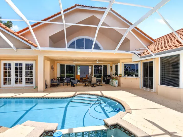 4-bedroom home for sale in Boca Raton - 10192 Shireoaks Lane - MondialRealty