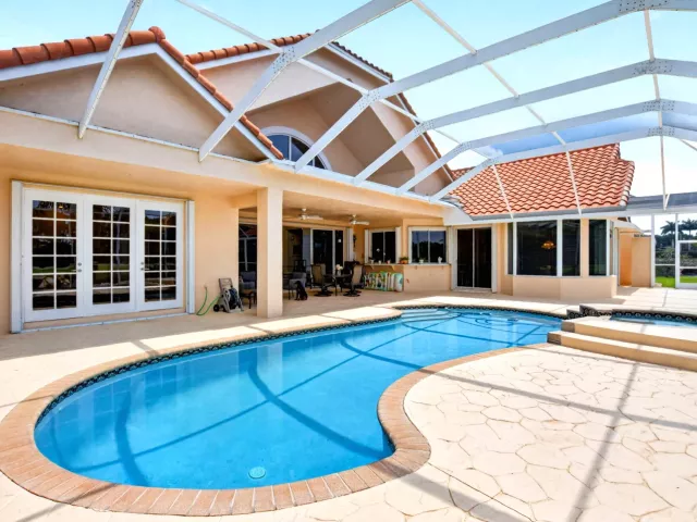 4-bedroom home for sale in Boca Raton - 10192 Shireoaks Lane - MondialRealty