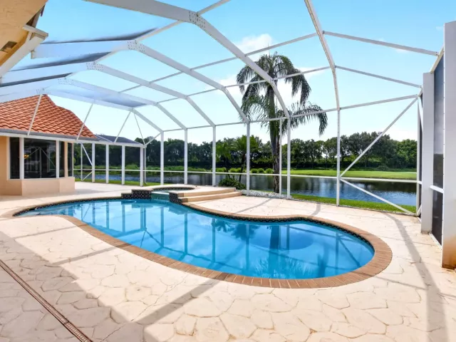4-bedroom home for sale in Boca Raton - 10192 Shireoaks Lane - MondialRealty