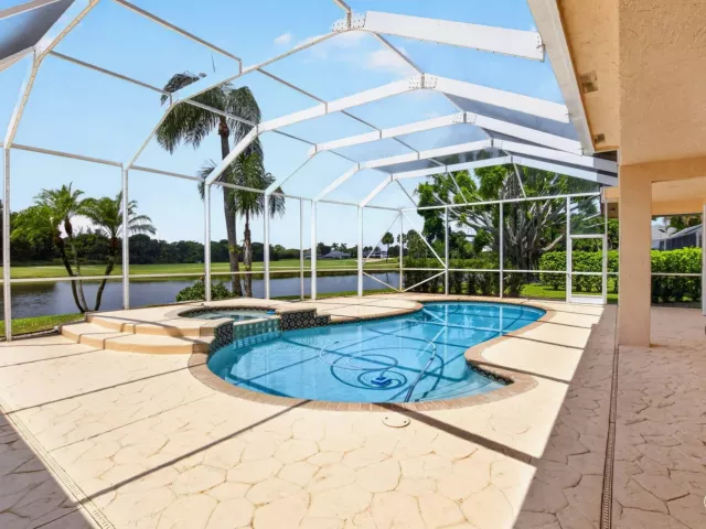 4-bedroom home for sale in Boca Raton - 10192 Shireoaks Lane - MondialRealty