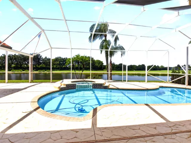 4-bedroom home for sale in Boca Raton - 10192 Shireoaks Lane - MondialRealty