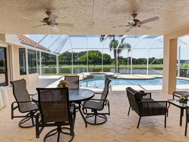 4-bedroom home for sale in Boca Raton - 10192 Shireoaks Lane - MondialRealty
