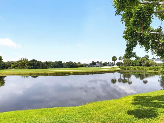 4-bedroom home for sale in Boca Raton - 10192 Shireoaks Lane - MondialRealty