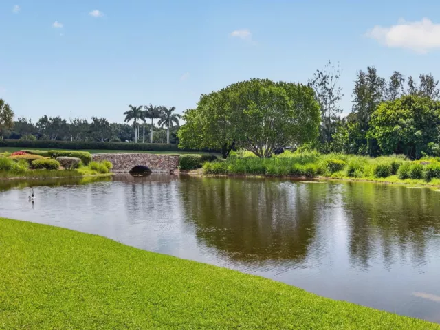 4-bedroom home for sale in Boca Raton - 10192 Shireoaks Lane - MondialRealty