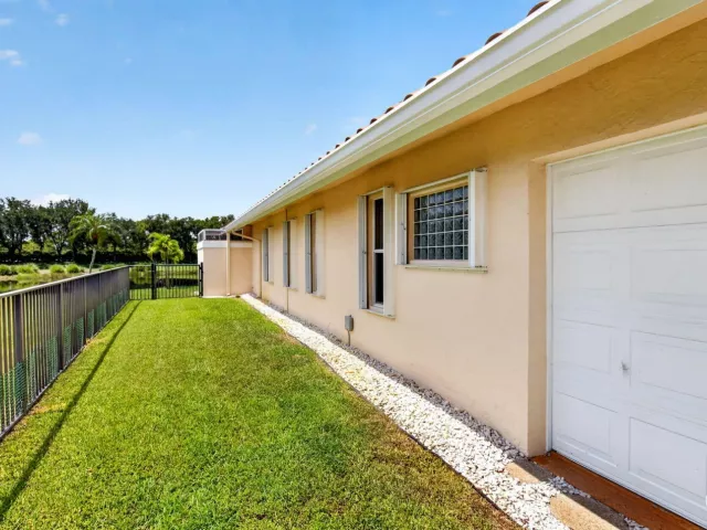 4-bedroom home for sale in Boca Raton - 10192 Shireoaks Lane - MondialRealty