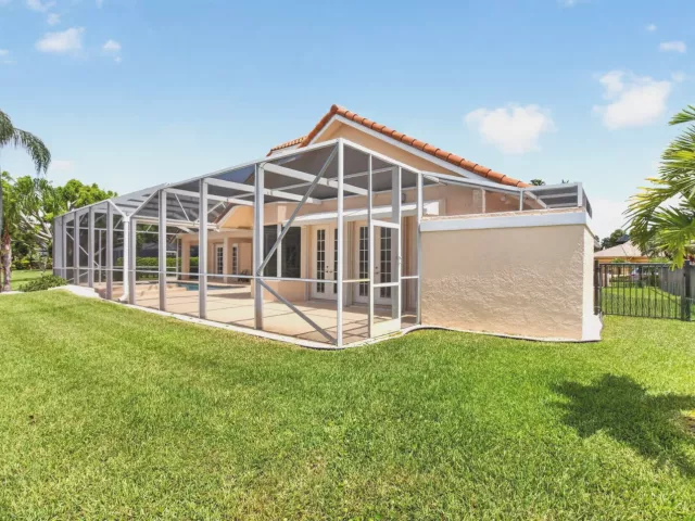 4-bedroom home for sale in Boca Raton - 10192 Shireoaks Lane - MondialRealty