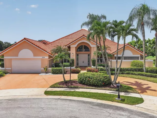 4-bedroom home for sale in Boca Raton - 10192 Shireoaks Lane - MondialRealty