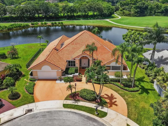 4-bedroom home for sale in Boca Raton - 10192 Shireoaks Lane - MondialRealty