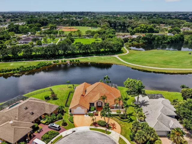4-bedroom home for sale in Boca Raton - 10192 Shireoaks Lane - MondialRealty