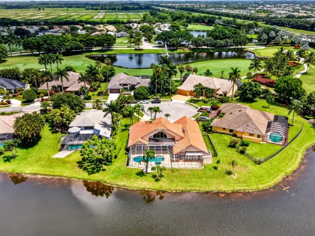 4-bedroom home for sale in Boca Raton - 10192 Shireoaks Lane - MondialRealty