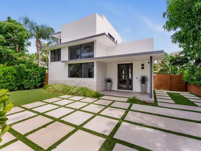 4-bedroom home for sale in West Palm Beach - 509 38th Street - MondialRealty