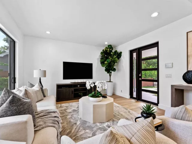 4-bedroom home for sale in West Palm Beach - 509 38th Street - MondialRealty