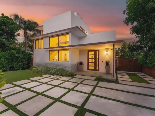 4-bedroom home for sale in West Palm Beach - 509 38th Street - MondialRealty