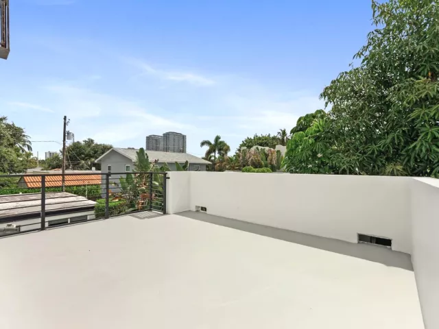 4-bedroom home for sale in West Palm Beach - 509 38th Street - MondialRealty