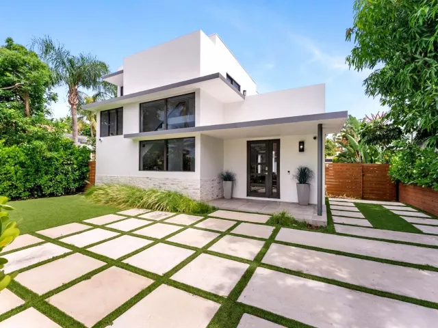 4-bedroom home for sale in West Palm Beach - 509 38th Street - MondialRealty