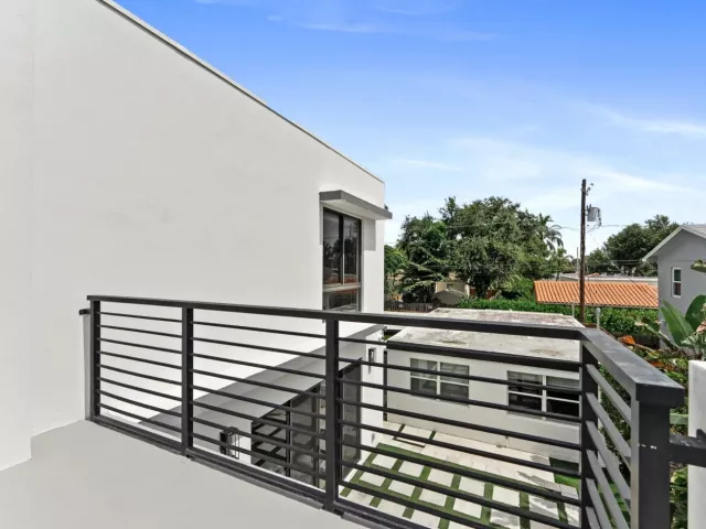 4-bedroom home for sale in West Palm Beach - 509 38th Street - MondialRealty