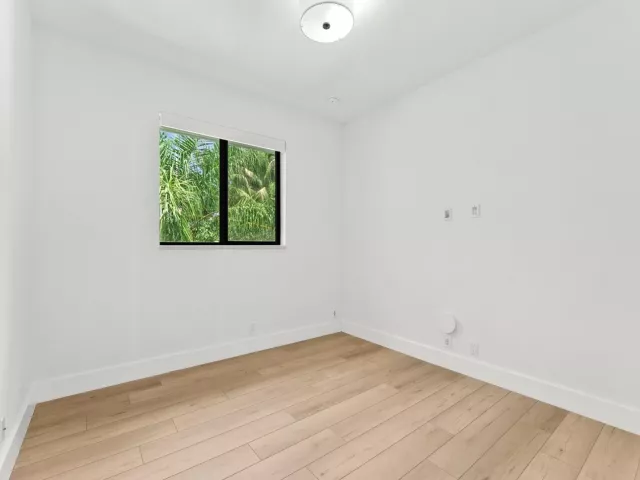 4-bedroom home for sale in West Palm Beach - 509 38th Street - MondialRealty