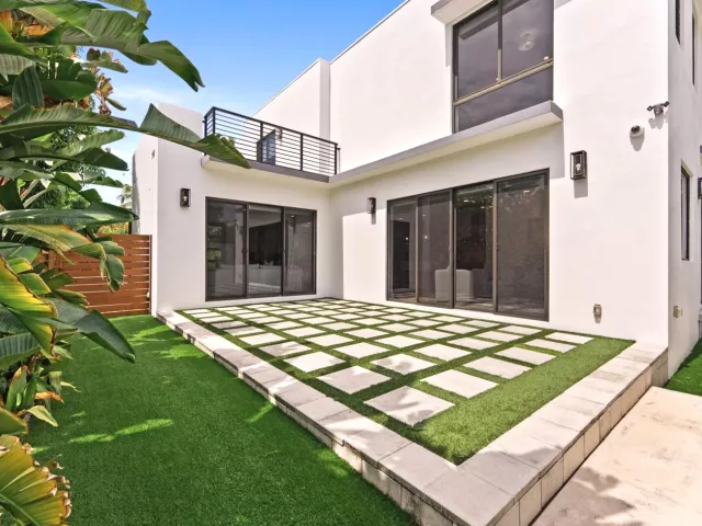 4-bedroom home for sale in West Palm Beach - 509 38th Street - MondialRealty
