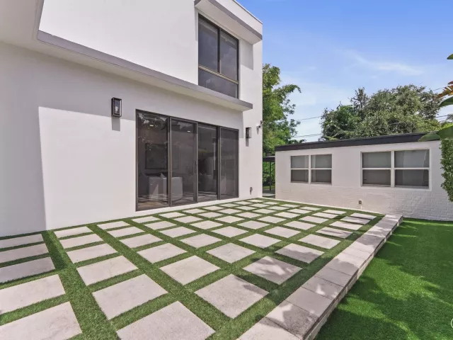 4-bedroom home for sale in West Palm Beach - 509 38th Street - MondialRealty