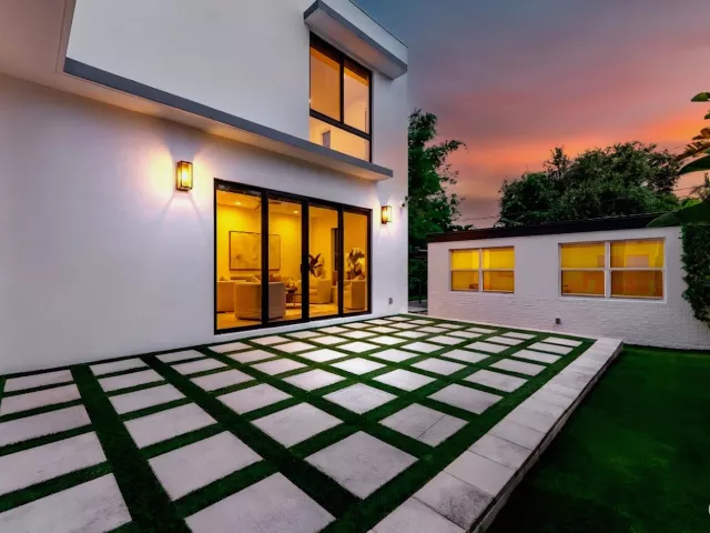 4-bedroom home for sale in West Palm Beach - 509 38th Street - MondialRealty