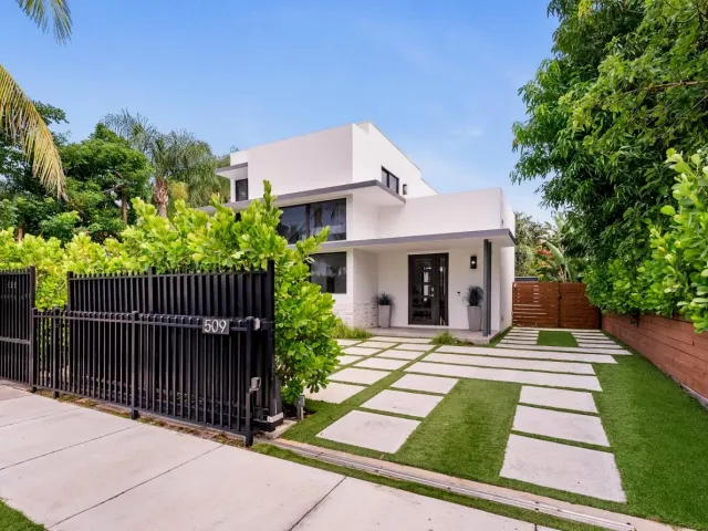 4-bedroom home for sale in West Palm Beach - 509 38th Street - MondialRealty