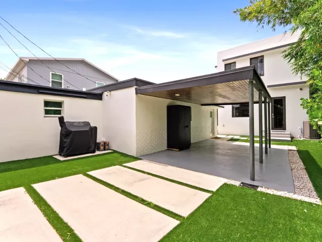 4-bedroom home for sale in West Palm Beach - 509 38th Street - MondialRealty