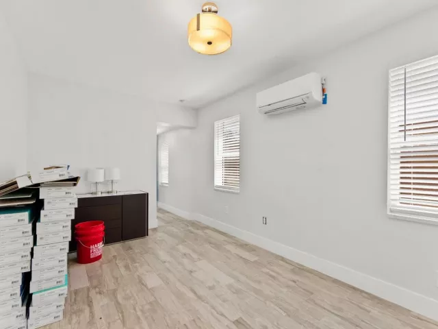 4-bedroom home for sale in West Palm Beach - 509 38th Street - MondialRealty