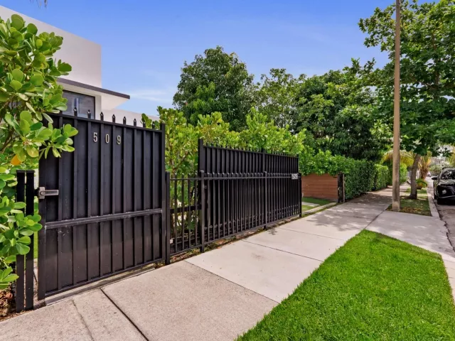 4-bedroom home for sale in West Palm Beach - 509 38th Street - MondialRealty
