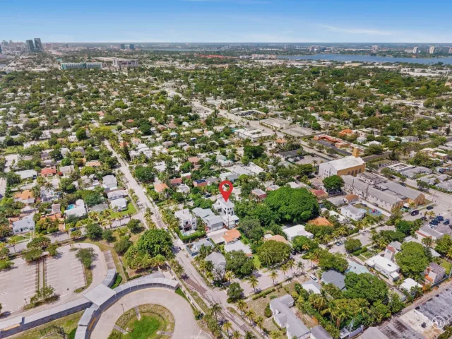 4-bedroom home for sale in West Palm Beach - 509 38th Street - MondialRealty