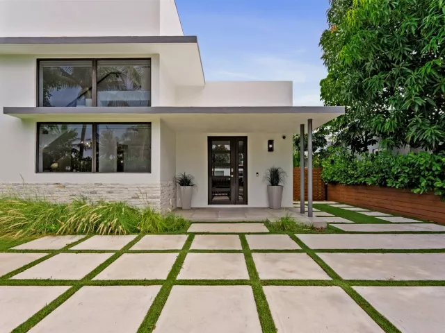 4-bedroom home for sale in West Palm Beach - 509 38th Street - MondialRealty