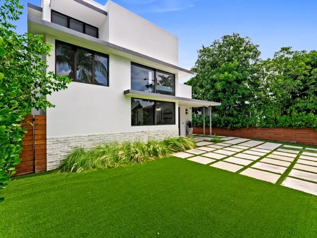 4-bedroom home for sale in West Palm Beach - 509 38th Street - MondialRealty