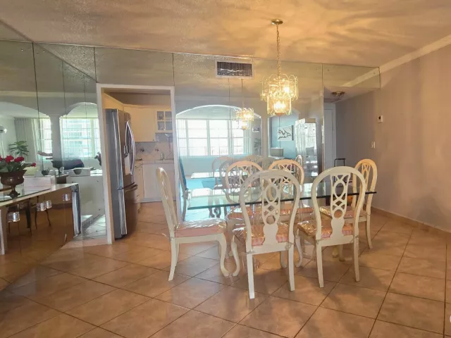 2-bedroom condo for sale in Hollywood - 3725 S Ocean Drive 727 - MondialRealty