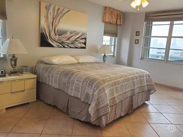 2-bedroom condo for sale in Hollywood - 3725 S Ocean Drive 727 - MondialRealty