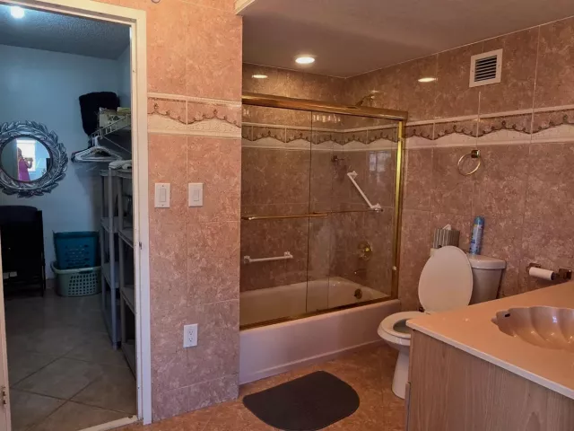 2-bedroom condo for sale in Hollywood - 3725 S Ocean Drive 727 - MondialRealty