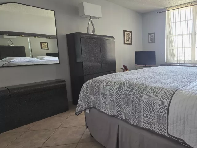 2-bedroom condo for sale in Hollywood - 3725 S Ocean Drive 727 - MondialRealty