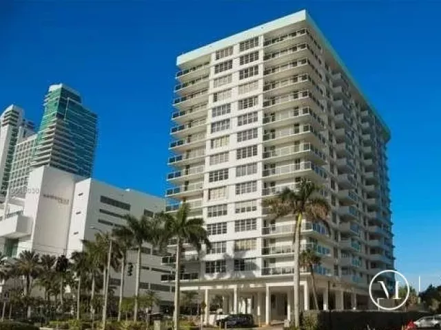 2-bedroom condo for sale in Hollywood - 3725 S Ocean Drive 727 - MondialRealty