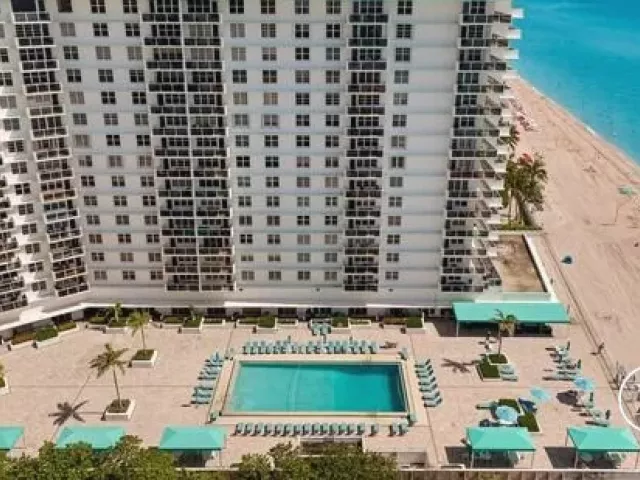 2-bedroom condo for sale in Hollywood - 3725 S Ocean Drive 727 - MondialRealty