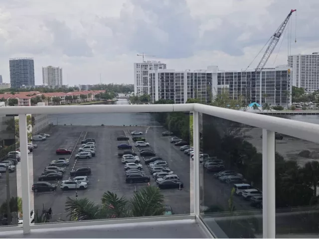 2-bedroom condo for sale in Hollywood - 3725 S Ocean Drive 727 - MondialRealty