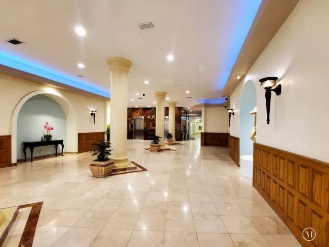 2-bedroom condo for sale in Hollywood - 3725 S Ocean Drive 727 - MondialRealty
