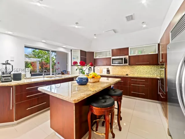 3-bedroom home for rent in North Miami Beach - 930 NE 182nd Ter - MondialRealty
