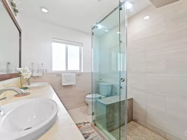 3-bedroom home for rent in North Miami Beach - 930 NE 182nd Ter - MondialRealty